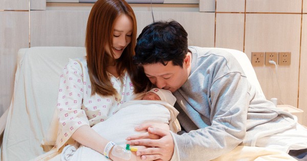 Nhã Phương sinh con thứ 3, Trường Giang bật khóc xin lỗi vợ