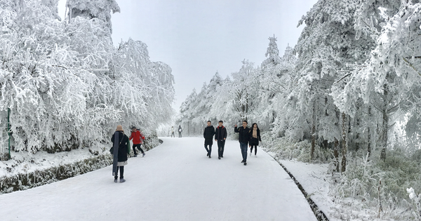 Khách Việt bị cấm mặc áo hoa lên núi khi du lịch Trung Quốc, nghe lý do xong không ai dám trái lời