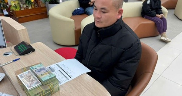 Người đàn ông Bắc Ninh phải báo công an sau khi tài khoản Techcombank nhận được hơn 365 triệu đồng kèm nội dung này