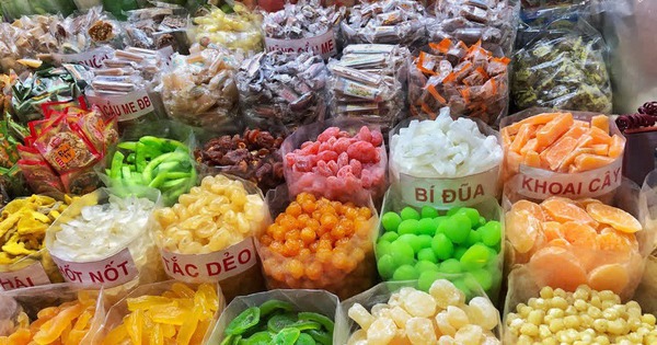 6 loại mứt Tết KHÔNG NÊN mua kẻo mang bệnh vào người