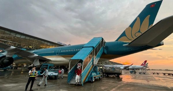 Sáng nay, một máy bay Vietnam Airlines quay đầu khẩn cấp sau khi cất cánh tại sân bay Tân Sơn Nhất