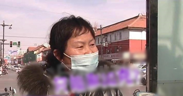 Người phụ nữ mua 8 chỉ vàng nhưng không mang về nhà để sinh lời, 10 năm sau đến lấy mừng đám cưới con trai, nhân viên nói: "Phải chờ 6 tháng nữa"