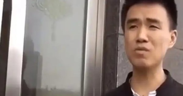 Công ty chuyển khoản hơn 29 triệu đồng, ghi rõ là tiền thưởng nhưng yêu cầu nhân viên trả lại 225 triệu khi nghỉ việc: “Sau 30 ngày không trả sẽ phải hầu tòa”