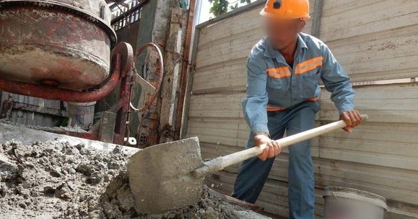 Phát hiện 1 thợ xây SN 1987 có số dư tài khoản tăng 35 tỷ đồng chỉ trong 1 đêm, nhưng 3 tháng sau nằm trong xe cứu thương hối hận