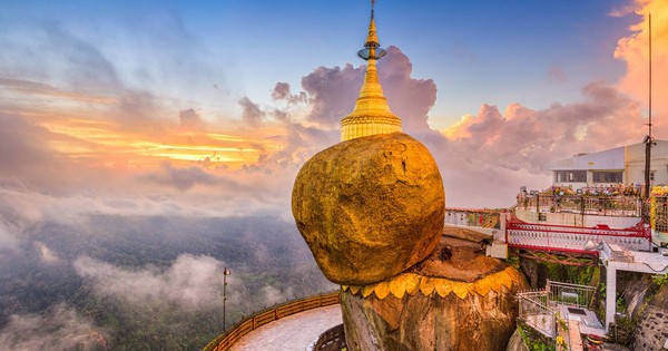 Hòn đá dát vàng khổng lồ chênh vênh trên vách núi cao 1.100m hàng nghìn năm, động đất 7,7 độ richter vẫn không rơi