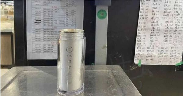 Mua nhẫn kim cương được tặng bình giữ nhiệt bạc nguyên chất, 3 năm sau kim cương mất giá 90% còn quà tặng kèm giá trị gấp 3