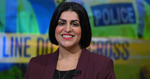 Cảnh sát Anh thay người bằng AI: Chatbot nghe máy, robot xử án trong vài giờ