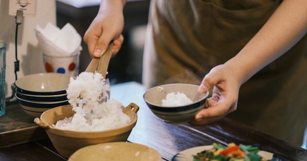 Mẹ chồng hỏi tôi tiết kiệm được bao nhiêu tiền, tôi thật thà trả lời, tối đó chồng bảo: “Em chuẩn bị tinh thần đi”