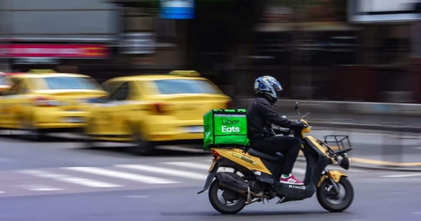 Thất nghiệp, thạc sĩ trường top đầu, cựu lãnh đạo cấp cao đi làm shipper giao đồ ăn