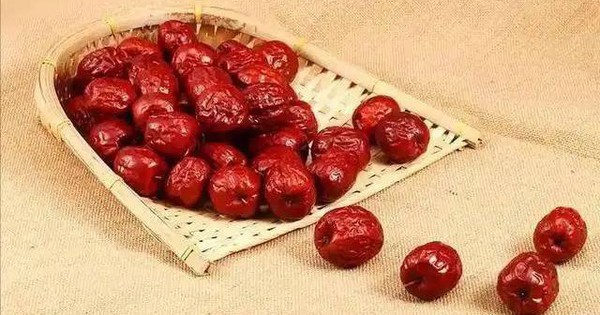 Một lần nữa táo đỏ lại gây chú ý: Bác sĩ chỉ ra 5 lợi ích sức khỏe rõ rệt khi ăn thường xuyên