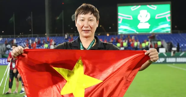 HLV Kim Sang-sik và hành trình 1.000 ngày từ thất bại ở Hàn Quốc đến thành công rực rỡ tại Việt Nam