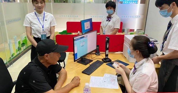 Nhận được 842 triệu đồng tiền chuyển khoản nhầm từ ngân hàng, người đàn ông rút ra tiêu sạch rồi bị khởi kiện, tòa án tuyên bố: “Không cần trả lại”