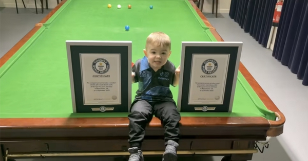 Bé 2 tuổi lập kỷ lục thế giới