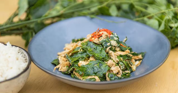 Loại rau nhiều sắt gấp 6 lần thịt bò, được bán quanh năm ở chợ Việt: Không phải ai cũng biết để ăn