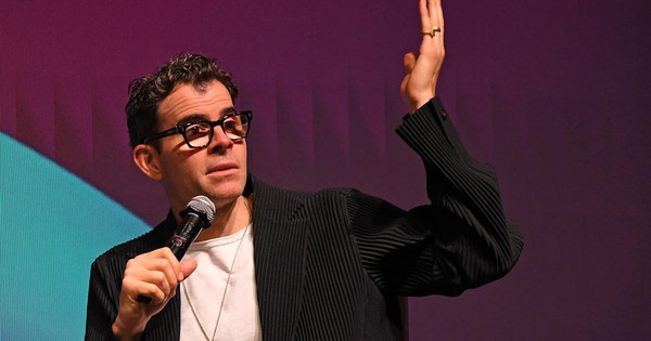 Sếp Instagram thừa nhận AI tràn ngập mạng xã hội: Đã đến lúc “đánh dấu ảnh thật” thay vì truy lùng ảnh tạo bởi AI