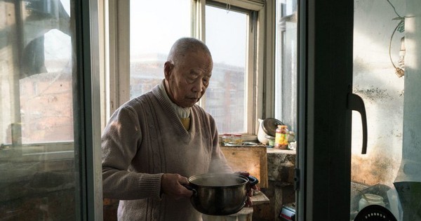 Sống đến 55 tuổi mới biết: Nếu không muốn về già cô đơn, có 3 việc KHÔNG THỂ làm