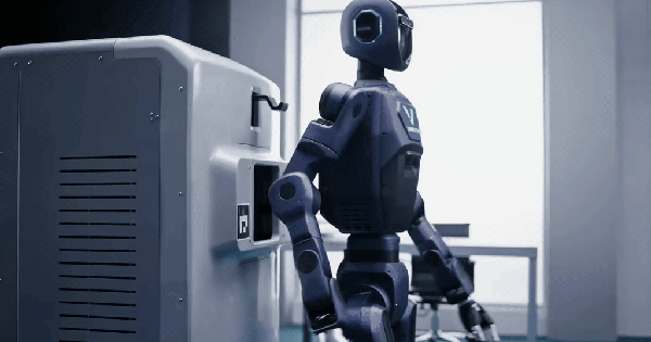 Robot hình người 'Made in Vietnam' thế hệ thứ 2 của tỷ phú Phạm Nhật Vượng chính thức ra mắt: Có thể tự sạc pin - không cần con người hỗ trợ