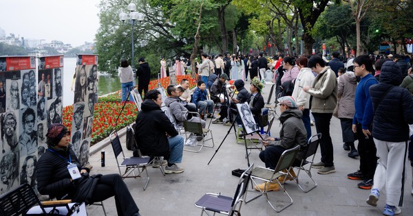 Một dịch vụ ở Hồ Gươm hốt bạc dịp Tết dương lịch, ung dung 