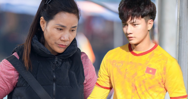 Về Nghệ An ghé sạp quả của mẹ Cao Văn Bình: Hotboy vạn người mê vẫn ra chợ bê hàng, rửa bát cho mẹ