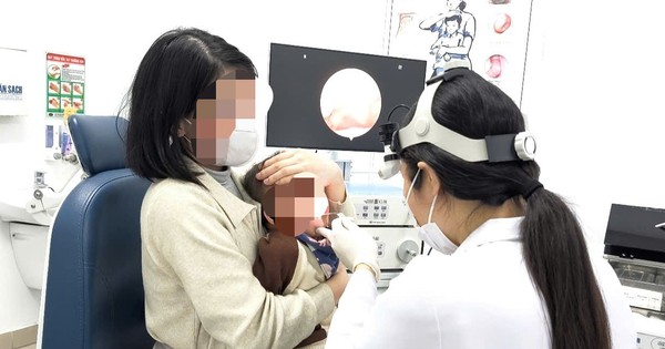 Bé trai 1 tuổi hóc ghim tất vào họng nhưng bố mẹ tưởng mọc răng: Bác sĩ cảnh báo nguy cơ dị vật sắc nhọn ở trẻ nhỏ