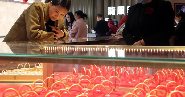 Khách chi 7 tỷ đồng mua vàng thưởng nhân viên, chủ tiệm vui vẻ giao dịch nhưng nhận yêu cầu mua thêm 18 tỷ lại báo công an