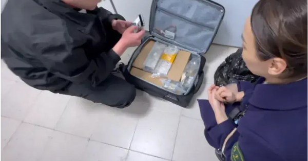 Nhân viên quên vali “không ai dám bê một mình” trên tàu cao tốc: Thứ bên trong có giá trị gần 2.000 tỷ