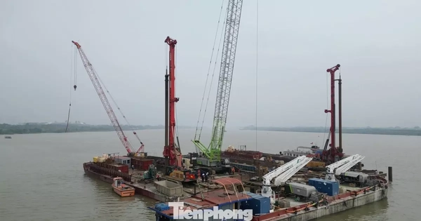 Cầu Ngọc Hồi nối Hà Nội với Hưng Yên tăng tốc thi công hai trụ cầu tháp dây văng