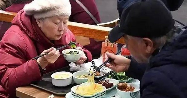 Trứng đứng thứ 5 trong số các loại thực phẩm giàu protein phù hợp nhất cho người cao tuổi, đứng đầu là "món" mà hầu hết mọi người không nghĩ tới