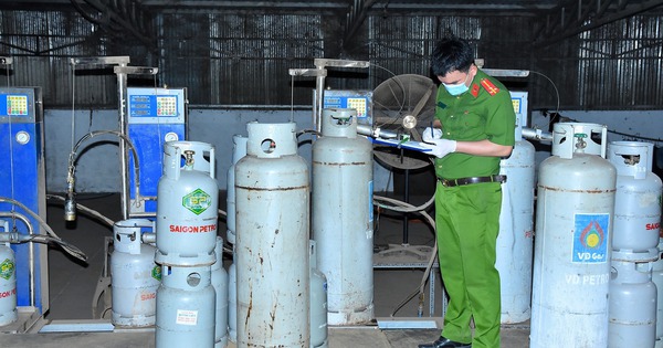 Triệt phá đường dây gas giả: Đồng loạt khám xét 10 địa điểm, thu giữ gần 4.000 bình, 14 xe ô tô