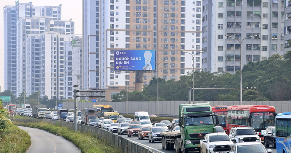 Dòng người ùn ùn trở lại Hà Nội sau kỳ nghỉ Tết Dương lịch 2026