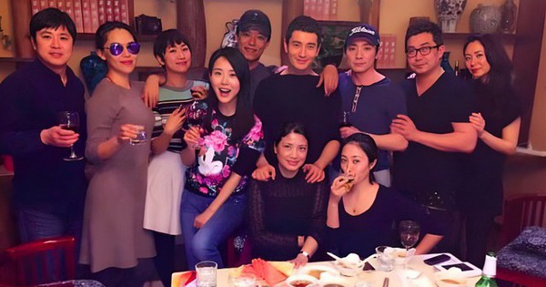 Thanh toán xong bữa họp lớp rồi lặng lẽ rời đi, lớp trưởng "đứng hình" khi nhận được khoản chuyển 350 triệu từ bạn cũ