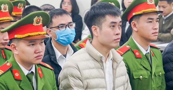 Ông trùm sản xuất sữa giả trị giá hơn 2.400 tỉ đồng: Con bị cáo sáng, chiều đều uống