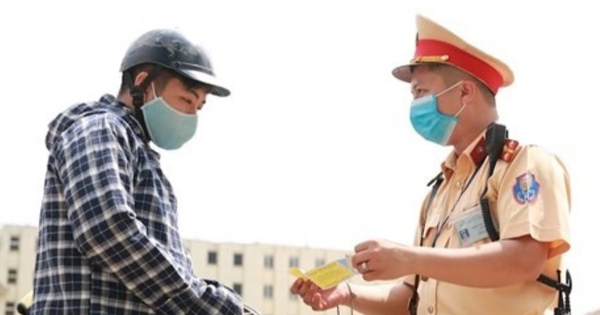 Vi phạm giao thông trừ vào lương từ 2026: Đối tượng và mức trừ bao nhiêu?