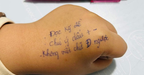 Lo con đi thi hay nhầm, mẹ viết "phao" lên tay con khiến dân mạng thích thú