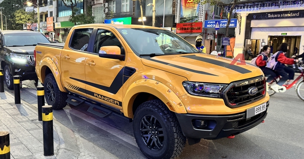 Bắt gặp Ford Ranger nhập Mỹ lăn bánh ở Hà Nội: Đeo biển số ngũ 9, máy xăng 270 mã lực, từng được rao bán gần 3,1 tỷ