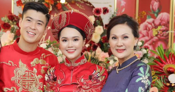 Hiếm có mẹ vợ nào như phu nhân Chủ tịch CLB Sài Gòn: Tự tay đi giày cho con rể Duy Mạnh gây xúc động