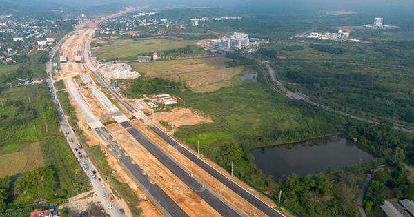 Toàn cảnh tuyến đường rộng gấp gần 4 lần đường băng sân bay, kết nối đại lộ đẹp nhất Việt Nam với cao tốc đi Tây Bắc