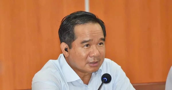 Chủ tịch TPHCM: Không để người dân ‘năn nỉ’ làm giấy tờ khi đổi tên đường