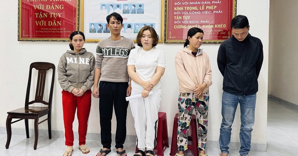 8 tổ công tác đồng loạt kiểm tra, bắt quả tang vợ chồng Nguyễn Thị Mỹ Ca, thu giữ nhiều tài liệu