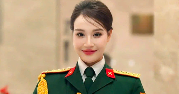 Nữ ca sĩ xinh đẹp mang quân hàm Thượng uý, là quán quân 2 cuộc thi âm nhạc lớn