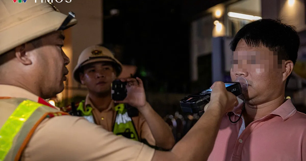 Uống rượu từ hôm trước, sáng hôm sau lái xe đi làm, bị phát hiện có nồng độ cồn thì có bị xử phạt?