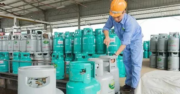 Từ hôm nay (1/2), giá gas bán lẻ tăng