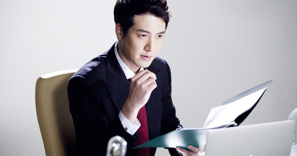 Nhìn số tiền thưởng Tết của chồng quá lớn, tôi mừng rớt nước mắt nhưng sếp anh bảo đó là nhờ tôi vì lý do không tin nổi