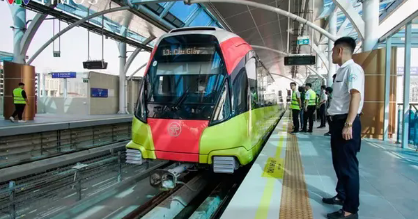 Từ hôm nay (1/2), Hà Nội Metro áp dụng 100% cổng soát vé định danh