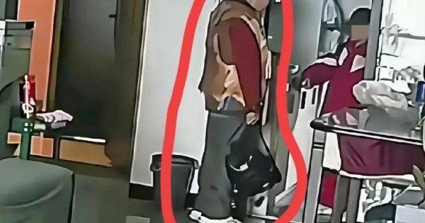 Bị kẻ lạ mặt bám theo về tận nhà, cậu bé có pha xử lý quá bình tĩnh và khôn ngoan: Đây chính là điều cha mẹ phải dạy con!