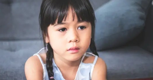 Tình trạng "nghèo khó" của một gia đình bắt nguồn từ 3 thói quen xấu này; dù không thiếu tiền, cuộc sống của họ vẫn rất rối ren