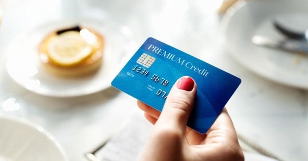 Thẻ ngân hàng đã khóa nhưng vẫn bị trừ tiền: Sự nhầm lẫn giữa khóa và hủy thẻ