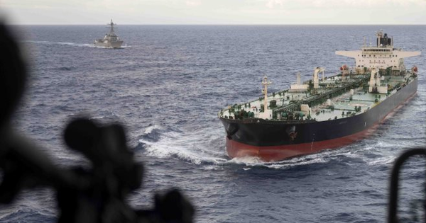 Truy đuổi sát sao hơn 10.000 hải lý, Mỹ bắt giữ siêu tàu chở dầu bị trừng phạt từ Venezuela, thường xuyên thay đổi cờ để tránh giám sát