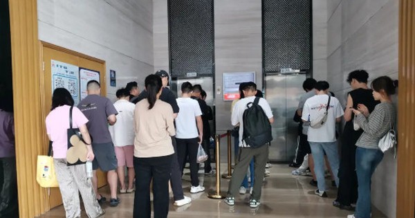 Cư dân tầng 40 bán nhà vì chờ thang máy 20 phút mỗi ngày: 'Không muốn đợi nữa'
