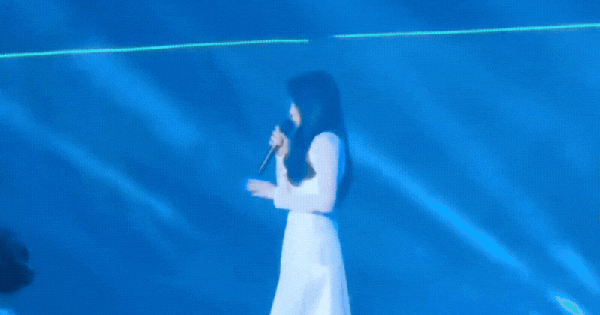 Nữ ca sĩ biểu diễn ở chương trình Bộ Quốc phòng: Hát hay xinh đẹp không thiếu thứ gì, ngày càng được công nhận thực lực